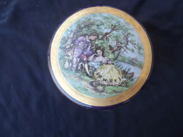 bonbonnière en porcelaine de LIMOGES SCENE GALANTE SIGNEE THARAUD