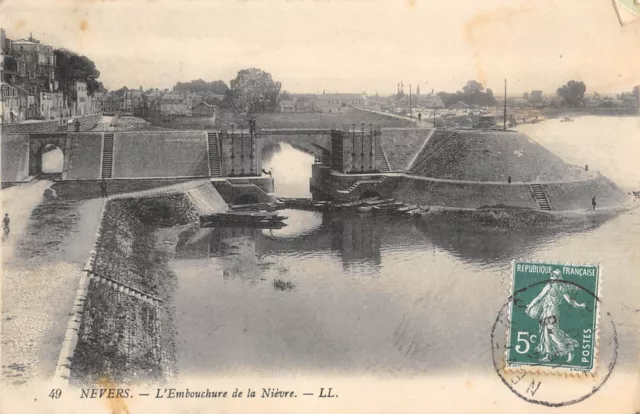 Cpa 58 Nevers Embouchure De La Nievre