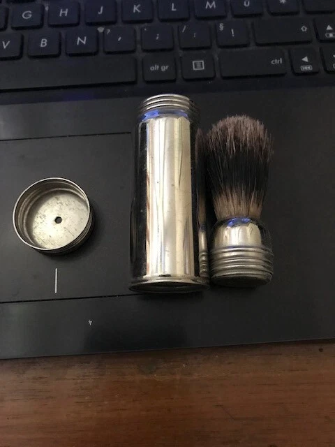 Ancien BLAIREAU à barbe dans son etui chromé
