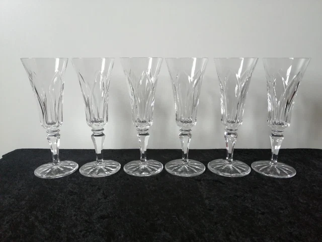 6 FLÛTES À CHAMPAGNE EN CRISTAL DE SAINT-LOUIS Modèle CAMARGUE