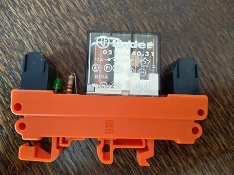 Relay Finder 02 Type 40.31 24V Dc + Base /#G L1Uk 2919