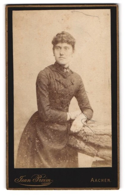 Fotografie Jean Preim, Aachen, Damengraben 20, Portrait junge Dame im modischen