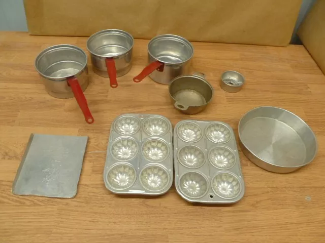 Vintage Lot of 8 Aluminum (1 Metal) Children's Kitchen Dishes Bakeware Pots Pans