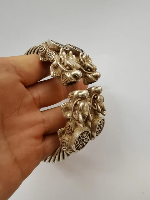 A Pair Old Chinese tibet silver handcarved dragon head wealth Lucky Bracelet 315