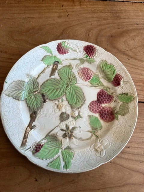 assiette ancienne N51 barbotine murier