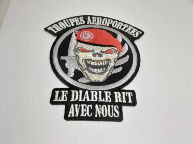 patch ecusson thermocollant brodé toupe aéroportées diable rit avec nous H10 cm