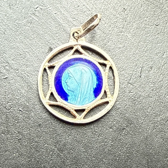 Ancien Pendentif Argenté Religieux – Bijou Breloque Créateur Vintage