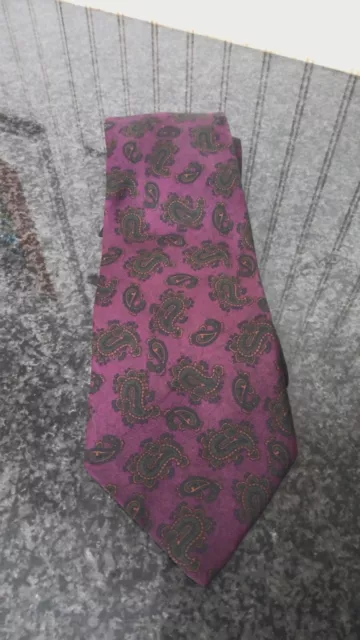 Neiman Marcus 100% Silk Paisley Men's Tie Plum Made in Italy