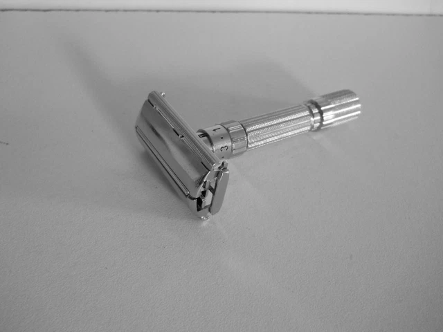 Vintage Gillette Fat Boy De 1-9 Adj. Safety Razor G-1 - 1961  "Very Clean".