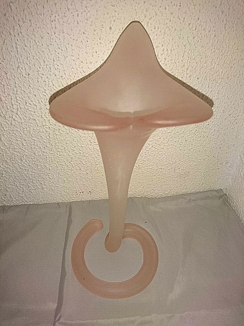 TRES BEAU VASE LISERON SOLIFLORE EN PATE DE VERRE ROSE  31 cm haut,