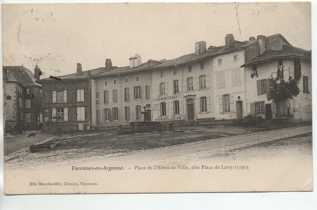 VARENNES EN ARGONNE - Meuse - CPA 55 - Maison Marteaux place de Latry