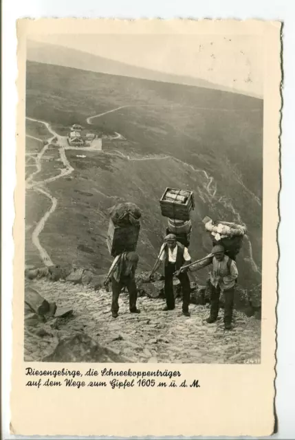 AK Riesengebirge Schneekoppe Träger, Bergsteiger, auf dem Weg zum Gipfel 1941