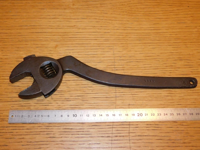 N° 703 OUTIL ANCIEN, Clé à molette EUR 17,00 - FR