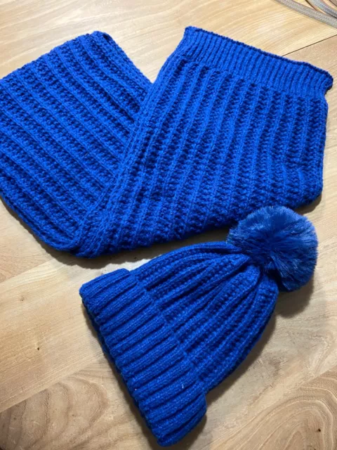 Ensemble bonnet fourré avec pompon et écharpe bleu - TU