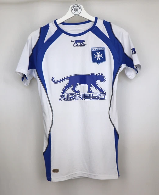 PHOTOS - Et voilà le nouveau maillot domicile de l'AJ Auxerre pour la