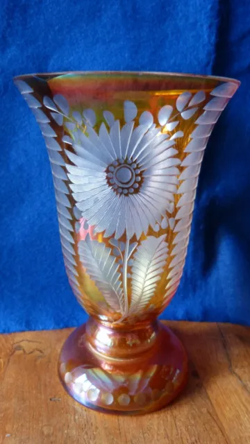 Ancien VASE VERRE ou CRISTAL de BOHÈME irisé marron orange ciselé gravé 19cm