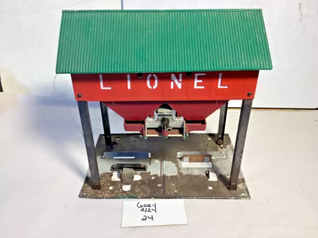 Vintage Lionel O/O-27 Postwar #497 coaling station  not tested