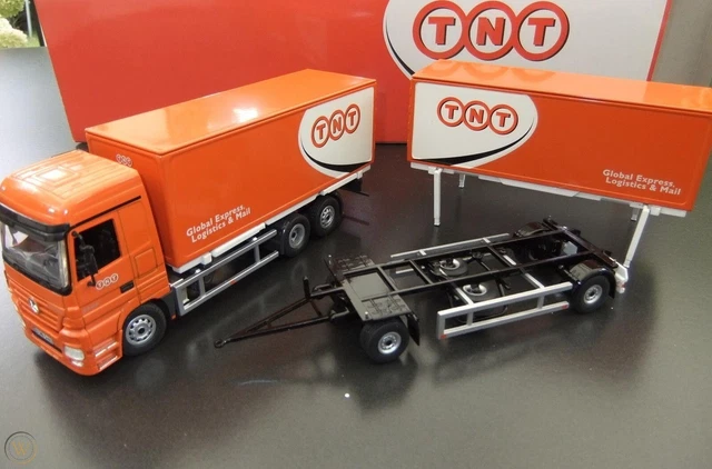 Miniature NZG Mercedes Semi-remorque Porte-container Citerne – 1/43 – Rouge Et Blanc