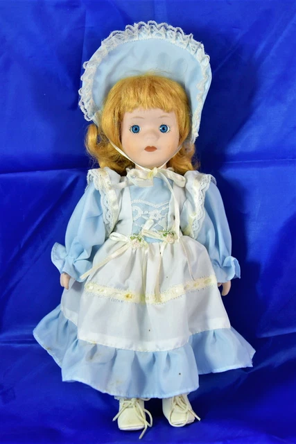 Belle poupée ancienne en porcelaine sur socle - excellent état - poupée de collection - 15 cm - France
