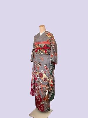 grey floral tradiitional Japanese furisode kimono With long collar (Kimono Only)
