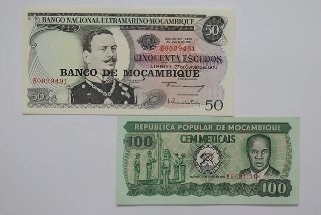 Mozambique 100 Meticais 1980 + 50 Escudos 1970 Both Unc B27 Blei - 31