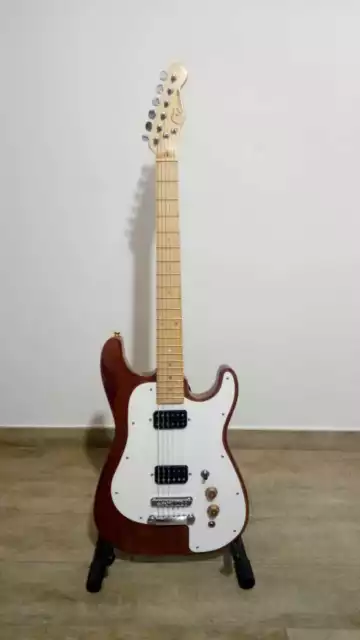 Chitarra Elettrica Tipo Stratocaster Fatta A Mano Artigianale  In Legno Mogano