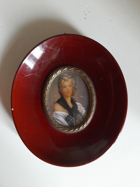 Portrait Miniature Signé HIL peint à la Main 9x8cm