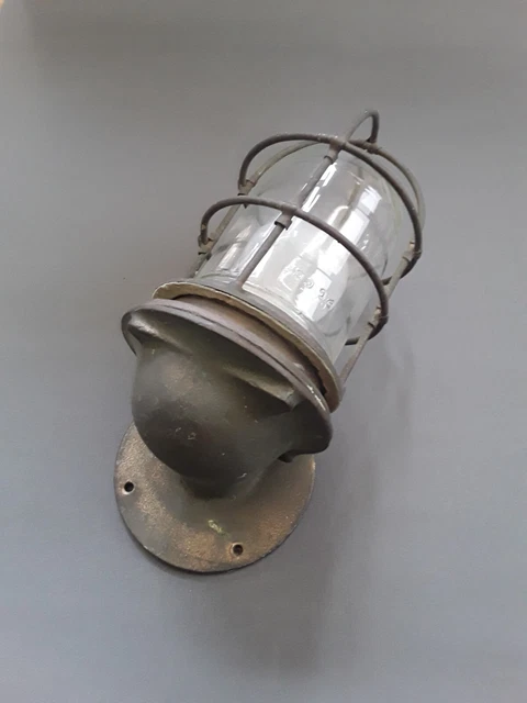 Alte Schiffslampe Gitterlampe Positionslampe Massiv Messing, mit Patina, 2,3kg