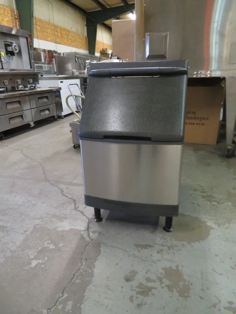 Manitowoc Ice D320 Ice Bin, 22" Wide, Stainless Steel Exterior, Top-Hinged