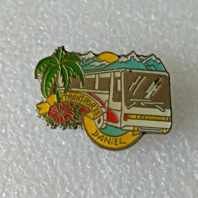 Pin's Lapel pin pins AUTOBUS AUTOCAR BUS Transport Daniel Montagne Palmier Signé