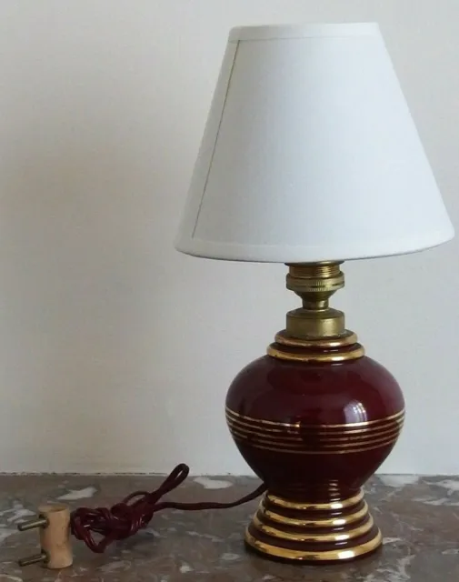 petite lampe de chevet en céramique bordeaux et or