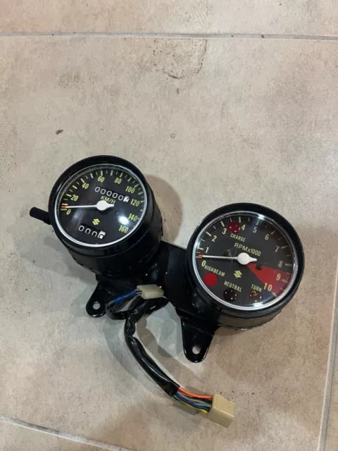 Suzuki GT 185, 185 GT, compteur + compte tours neufs / NOS tacho + speedometer