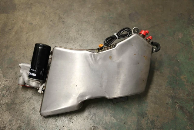 Porsche 911 993 Oil Tank / Oil Reservoir with Thermostat 99320707051 99320705803