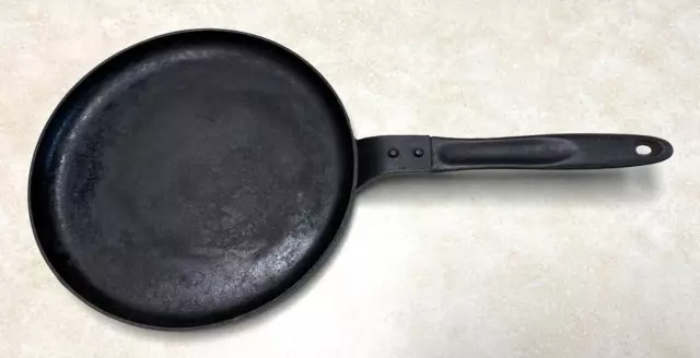 Vintage Le Creuset Cousances 3 Cast Iron Shallow Crepe Pan Skillet 9.75" France