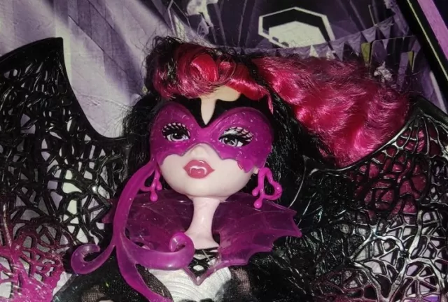 SORTIDO BONECAS MONSTER HIGH MORTAS DE SONO MATX4514