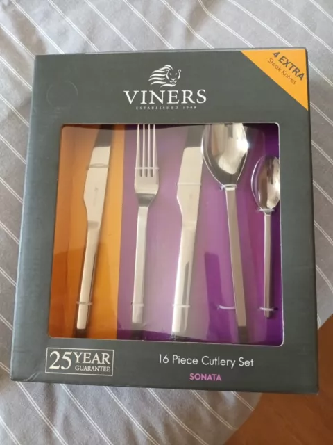 Viners Sonata 16-teiliges Besteckset mit 4 kostenlosen Steakmessern in Geschenkbox