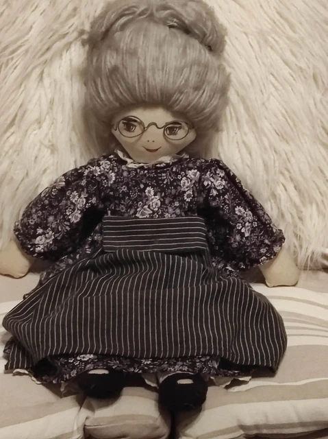 POUPÉE ANCIENNE (TÊTE , avant bras et demi jambe en