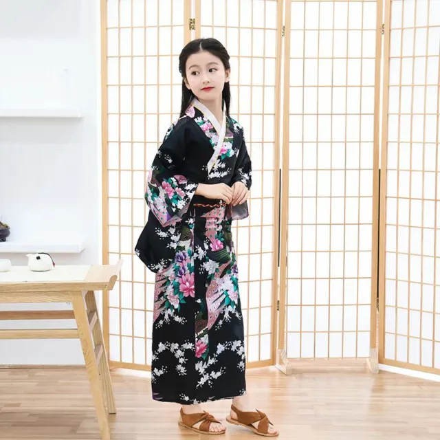 Yukata kimono da bambina in puro cotone con elegante motivo floreale