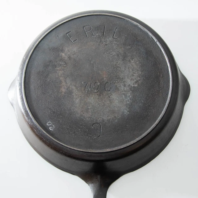 Pre Griswold ERIE Cast Iron Skillet Frying Pan  No. 9 710 G Sits Dead Flat