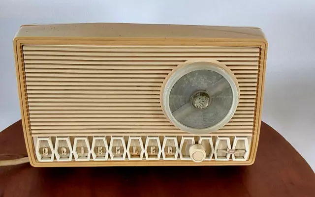 Vintage Kriesler Beige Radio, Model 11-99 Made in Australia Untested