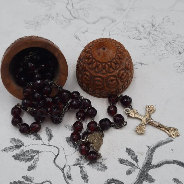 Ancien œuf / Noix De Corozo Sculptée - Boîte à Chapelet Vintage - Objet Religieux Ancien - Occasion