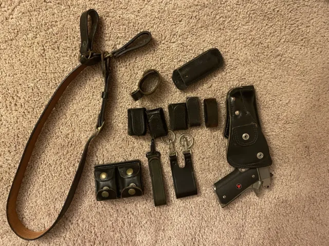 Police Duty Belt w/ Safariland Duty Holster & Accessories Very