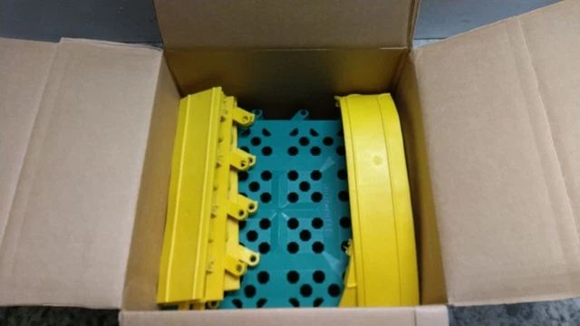 Wearwell 546 Interlocking Drainage Mat Kit (CW)