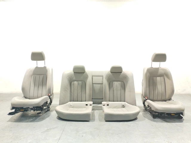 Set Di 4 Tappetini Per Auto In Velluto Con Fondo In Gomma Per Mercedes-Benz CLS C218 (2011-2017) E Classe E W212 (2009-2016) - Motivo Trapuntato, Colore Beige, Rinforzo Sotto I Pedali