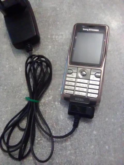 Handy mit Ladekabel Sony Ericsson K530 I aus Nachlass