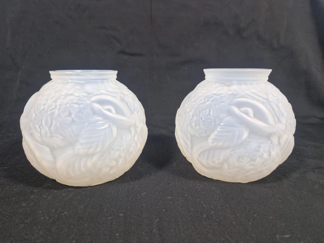 Paire de vases boule opalescents anciens décor floral art déco Verlys ? Sabino ?