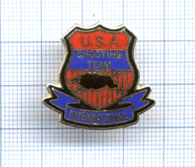 Pin's forme blason écusson USA SHOOTING TEAM INTERNATIONAL / tir armes sanglier