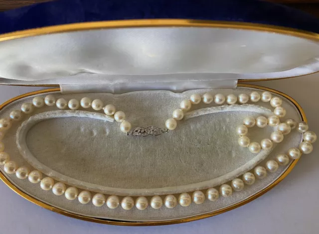 Collana di Perle anni 60, chiusura in Oro bianco e Diamanti. Perizia IGI scritta