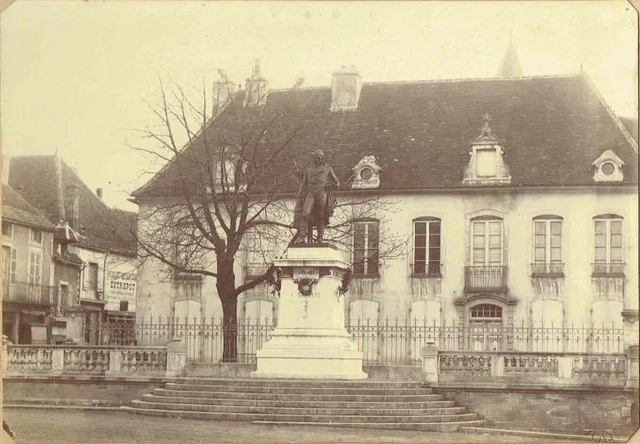 Photographie Nolay Côte d'Or - Statue Carnot et Maison Natale - vers 1895