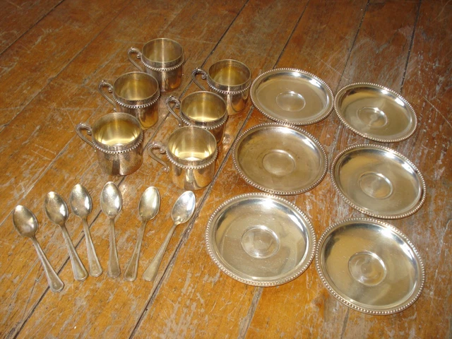 6 tasses et 6 sous tasse à café metal argenté,poinçon+6 cuilleres à moka XIXe